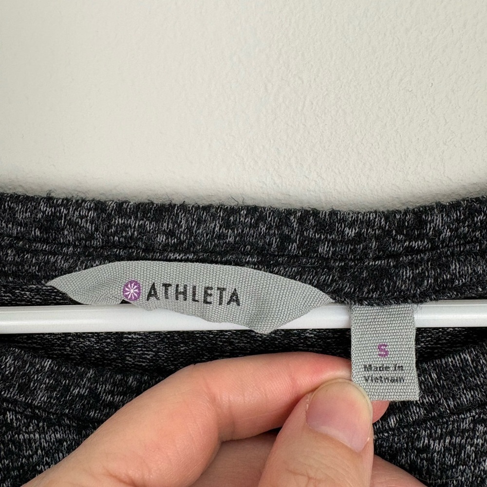 Athleta Heathered Dark Gray Long-Sleeve Crew Top Thumb Holes size Small - Picture 2 of 9